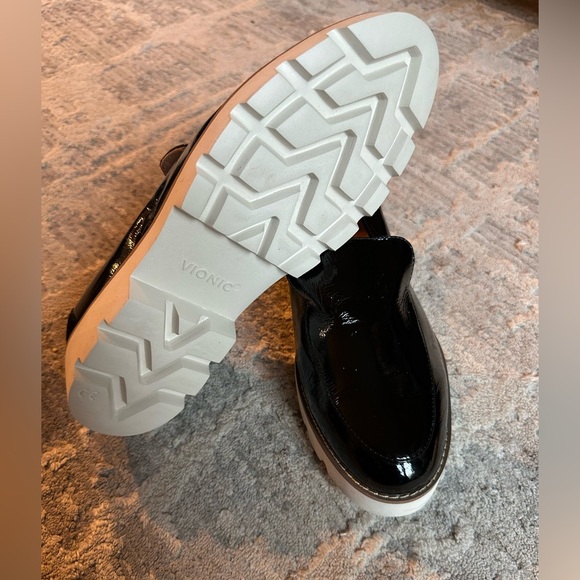 Vionic Kensley Black Slip On Patten Leather Suede Lug Orthotic Loafers Size  7 - Picture 8 of 10